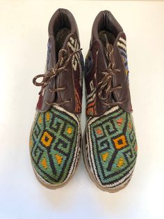 This kilim boots are very comfortable to wear as unisex!! Good quality kilim with leather... They make you gorgeous outfit. Much cushion to hold your ankles and have rubber sole to not to slip. We select beautiful old kilims from all over the Anatolia area and middle east area. and We do special wash for Kilim rug first, after that cut the kilim to remake unique kilim boots at our atelier one by one. All products have been produced in a smoke-free environment. Size : 45 Material : kilim / leathe Bohemian Brown Boots With Leather Sole, Traditional Brown Boots With Round Toe, Brown Bohemian Closed Toe Boots, Bohemian Brown Closed Toe Boots, Traditional Lace-up Boots With Rubber Sole, Shoes Vintage, Doc Marten Oxford, Cute Purses, Up Shoes