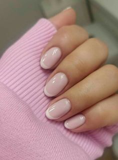 Minimalist Nails Oval Short, Simple Elegant French Nails, Simple Spring Manicure, Short Oval Ombre Nails, Short Oval Nails French, Minimalist Nails Spring 2024, Spring Time Nails Short, Clean Spring Nails, Pink French Short Nails