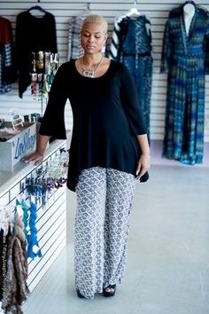 How to Wear Plus Size Palazzo Pants  http://www.delightfullycurvy.com/how-to-wear-plus-size-palazzo-pants/ Plus Size Palazzo Pants, Plus Size Palazzo, Palazzo Pants Outfit, How To Wear Flannels, Outfit Options, 50 Plus, Professional Dresses, Palazzo Pants