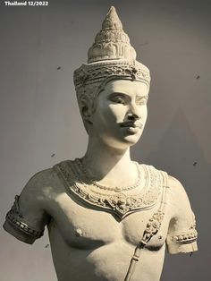 an ancient statue is shown in black and white