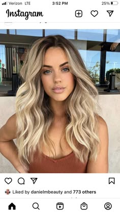 Blonde Center Part Hairstyles, Medium Long Hair Color Ideas, Medium Long Blonde Haircut, Sombre Hair Blonde Balayage, Buttery Blonde Highlights, Level 5 Hair, Blonde Shadow Root With Money Piece, Blonde Highlights On Blonde Hair, Highlights On Blonde Hair