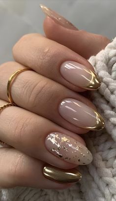 Golden Nail Art, Gold Chrome Nails, Kutek Disney, Golden Nails, Milky Nails, Graduation Nails, Nagel Tips, Christmas Gel Nails, Christmas Nails Easy