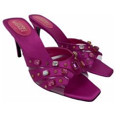 Editor’s note: S/S 2000 Vintage Gianni Versace Crystal Embellished Sandals Details: Size 39.5 – 9.5 Silk, PVC, Crystals Condition: Brand new, in original box Versace Sandals, 90s Y2k Fashion, Versace Pink, Heels Pink, Vintage Sandals, Versace Shoes, Versace Brand, Embellished Shoes, Vintage Versace