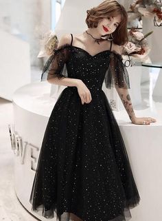 Prom Tea Length Dress, Simple Short Black Wedding Dress, Black Star Prom Dress, Short Black Reception Dress, Prom Dresses Mid Length, Short Black Dress Formal, Black Reception Dresses, Tea Length Dresses Formal, Star Dress Short