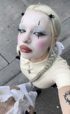 Old Fashioned Clown Makeup, White Face Makeup Looks, The Garden Clown Makeup, Modern Clown Makeup, Simple Makeup For Halloween, Clown Makeup White Face, Porcelain Clown Makeup, Fashion Clown Makeup, Doll Clown Costume