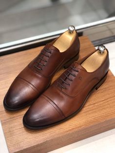 Collection : Fall - winter 18 / 19Product : Ferrar Camel Leather Shoes Color code : Camel Shoes material : Calf-LeatherAvailable Size : 40-41-42-43-44SHOES SİZE CHART : 40 - 41 - 42 - 43 - 44 / EU 7 - 8 - 9 - 10 - 11 / US 6 - 7 - 8 - 9 - 10 / UK Luxury Classic Cap Toe Lace-up Shoes, Luxury Gentleman's Lace-up Cap Toe Shoes, Camel Shoes, Leather Lace Up Shoes, Male Shoes, Best Shoes For Men, Oxford Shoes Men, Fashion Man, Shoe Gifts