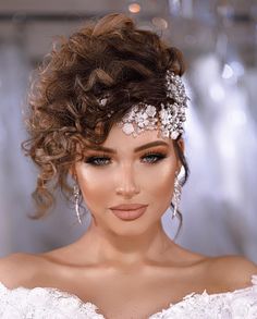 Modern Updo, Hairstyles For Brides, Short Hair Bride, Natural Wedding Hairstyles, Elegant Updos, Romantic Curls, Wedding Hairstyles Bride, Headpiece Hairstyles, Long Hair Wedding Styles