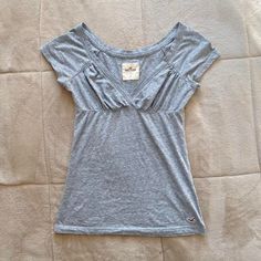 V Neck Babydoll Top, Hollister Y2k Babydoll Top, Old Hollister Aesthetic, Hollister Tops Summer, Bella Swan Tops, Hollister Outfits 2000s, Y2k Babydoll Top, 2000s Babydoll Top, Babydoll Top Outfit Y2k