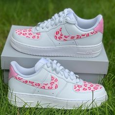 - Hand-painted with Angelus Leather Paints - Worldwide shipment. - All customs are waterproof scratch resistant. - ALL PICTURES ARE SELFMADE Custom Sneakers Diy, Painted Nikes, Air Force 1 Custom, Custom Air Force 1, Baskets Nike, Cute Nike Shoes, Leather Paint, Cute Nikes, Pink Leopard Print