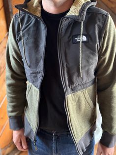 Cozy fleece lined zip up jacket by The North Face. Perfect for fall or to layer under a vest or jacket. Green sleeves and body with grey chest and bottom half of the back of sleeve. Size men's small measures armpit to armpit 22" neck to shoulder 4.5" shoulder to wrist 24" back of neck to waist 24.5. Zip Up Jacket, Festival Season, North Face, Favorite Outfit, The North Face, Gender Neutral, Zip Ups, Art Collection, Bathing Beauties