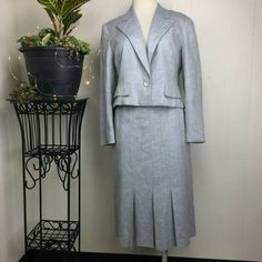 Knit blue and white blazer and skirt suit set. I believe it is a wool blend. No brand or tags. Both are fully lined. Blazer: Single button Faux pocket Cropped Notched collar Measurements (flat): Shoulder to shoulder: 16.5" Armpit to armpit: 19" Waist: 16" Bottom hem: 18" Length: 18" Sleeve: 22" Skirt: Pencil Pleated Pockets Measurements (flat): Waist: 12.5" Hips: 17" Bottom hem: 23.5" Length: 27" Approximately a size XS, please see measurements. Good condition. Spring Formal Skirt Suit With Pockets, Fitted Skirt Suit With Pockets For Spring, Classic Fitted Skirt Suit With Pockets, Retro Fitted Formal Sets, Classic Spring Skirt Suit With Pockets, Retro Blue Fitted Sets, Retro Fitted Sets For Formal Occasions, Retro Fitted Blue Sets, Blue Fitted Vintage Set