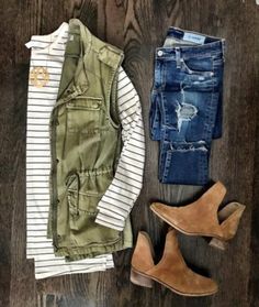 Love the hunter green utility vest look Fall Fashion Coats, Cute Fall Outfits, Beauty And Fashion, Mode Inspiration, Kate Middleton