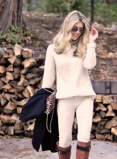 Outfits Show, Winter Outfits Casual Cold, White Corduroy Pants, Winter Work Outfit, 16 Outfits, Pant Outfits For Women, Corduroy Pants Outfit, Winter White Outfit, Winter Pants