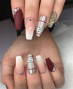 coffin cynthiapina mainly Black Women Nails, Burberry Nails, Nagellack Trends, Winter Nails Acrylic, Acrylic Coffin, Christmas Nails Acrylic, Design Nail