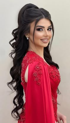 Hairstyle For Wedding Bridesmaid, Pakistani Hair Styles, Formal Side Hairstyles, Side Hairstyles Wedding, Jura Hairstyle, Hair Prom Styles, Pakistani Hair, Hairstyles For Long Hair Prom