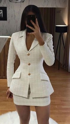 Black woman luxury, old money aesthetic Elegantes Party Outfit, Looks Adidas, Grad Outfits, Cute Professional Outfits, Look Retro