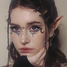 Ren Faire Face Paint, Goth Elf Aesthetic, Dark Fairy Makeup Tutorial, Fairy Punk Aesthetic, Dark Elf Tattoo, Goth Elf Makeup, Dark Fairycore Makeup, Fairy Goth Makeup, Dark Fairy Make Up