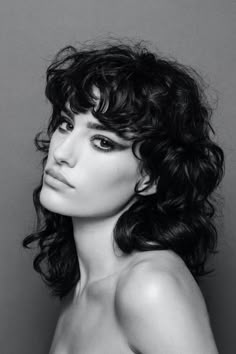 High Fashion Curly Hair, Wavy Hair Photoshoot, Editorial Curly Hairstyles, Wavy Wolf Cut, Curly Hair Runway Models, Editorial Hair Black Model, Big Curly Hair Editorial, Wolf Cut, Mullet Hairstyle