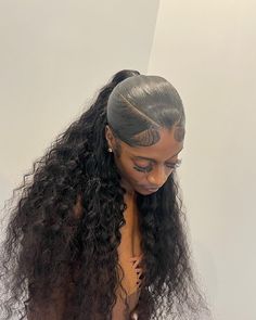 Made with 100% virgin human hair. This real human hair lace frontal wig can be dyed and style, so you can use the flat iron for a sleek look or roll it up for a curly or wavy look to effortlessly enjoy a new hair vibe, or dye different colors. Lightly Plucked Hairline, Create a natural hairline look easy. Make your install work easier. To secure the wig on your head solidly even without applying any glue, we offered an updated removable& adjustable elastic band at the back as well#wig #wigstyle Fall Outfits Shorts, Baddie Casual Outfits, Winter Outfit Black, Girls Spring Fashion, Hair Bundle Deals, Edges Hair, Braids Hairstyles Pictures, Human Hair Bundles, Deep Curly