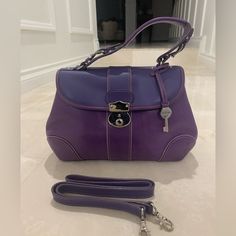 Fossil Top Handle Bag Purple Color Leather Pre Owned In Excellent Condition. Fossil Bags, Purple Bags, Handle Bag, Purple Color, Color Purple, Top Handle, Fossil, Shoulder Bags, Top Handle Bag