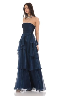 Navy Blue Flowy Dress, Gala Dresses Modest, Simple Formal Dress Classy, Mavy Blue Dress, Cute Prom Dresses For Teens, Bella Swan Prom Dress, Elegant Guest Wedding Dress, Cute Wedding Dresses For Guest, Aurora Borealis Dress