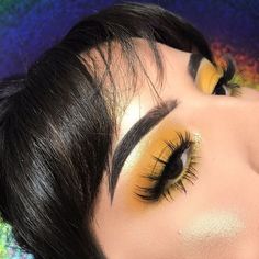 Yellow Eyeshadow Looks, Yellow Eye Makeup, Yellow Makeup, Yellow Eyeshadow, Beauty Make-up, Make Up Looks, Eye Makeup Tips, Makeup Goals, Love Makeup