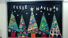 a bulletin board decorated with christmas trees and the words feliz navidad