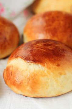 some bread rolls sitting on top of a table