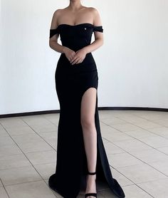 Slick Prom Dresses, Wide Shoulders Dresses, Dresses Classy Elegant, Black Tie Attire, Modest Evening Dress, Dama Dresses, All Black Dresses