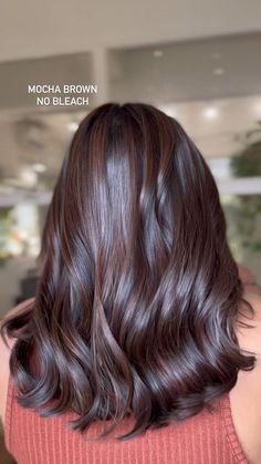 Mocha Brown Hair Highlights, Shoulder Dark Brown Hair, Darkest Mahogany Brown Hair, Cocoa Brown Hair Balayage, Hair Colour On Brown Skin Tone, Solid Hair Color Ideas For Curly Hair, Hair Colour For Skin Tone, Brown Mocha Hair Color, Mocha Brown Hair Color With Highlights