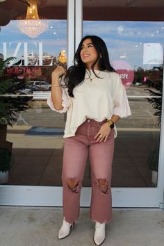 The perfect mauve colored jeans for the fall now available all the way up to a size . Pair with any cute basic, sweater, etc. Andrea is wearing a size 28 , waist 32cm. Western Mid Size Outfits, Mauve Jeans Outfit, Size 12 Outfits Women, Mid Size Western Fashion, Jean Outfits Plus Size, Fall Outfits Women Mid Size, Teacher Outfits With Jeans, Casual Concert Outfits Plus Size, Mauve Pants Outfit