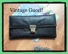 Black Leather Gucci Wallet | Vintage Minimalist Gucci Billfold | Retro Pebbled Leather Wallet Designer Suitcases, Wallet Vintage, Retro Handbags, Retro Bags, 10 Off, Billfold Wallet, Best Wallet, Designer Wallets