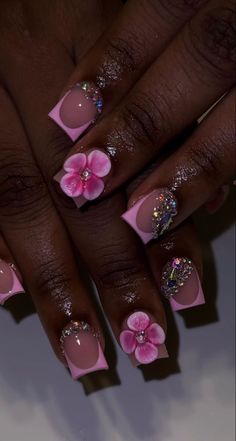 There's a new beauty trend taking over Instagram and it's absolutely stunning. Say hello to "quartz nails" Short Nail Ideas Birthday, Cute Short Flower Nails, Cute Short Nails Flowers, Short Nail Designs Birthday Ideas, Rinstone Nails Acrylic Short, Cute Short Nails With Rhinestones, Short Acrylic Nails Designs 3d Flower, Klaws Nails Acrylic Short, Short Birthday Nails Pink