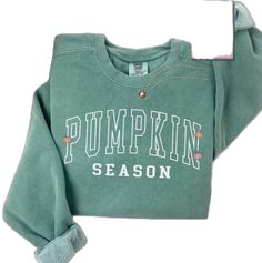 Trendy Green Sweats For Fall, Letter Print Sweatshirt For Game Day In Fall, School Spirit Sweatshirt With Relaxed Fit For Fall, Fall School Spirit Sweatshirt With Relaxed Fit, Fall Game Day Sweatshirt With Letter Print, Fall School Spirit Relaxed Fit Sweatshirt, Fall School Spirit Relaxed Fit Tops, Relaxed Fit Tops For School Spirit In Fall, School Spirit Fall Tops With Letter Print