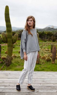 How To Style Clogs, Womens Outdoor Fashion, Buy Sweaters, Fashion Tops Blouse, Womens Fashion Inspiration