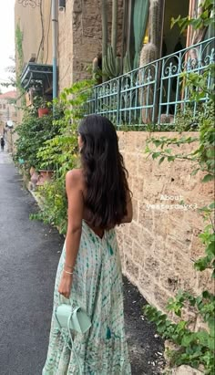 Meditteranean Outfits, Medeteranian Outfits, Lisbon Fashion Spring, Croatian Summer Outfits, Italian Summer Outfits Womens Fashion, Summer Hawaii Outfits, Italian Vibes Outfits, European Outfits Winter, Italian Spring Fashion