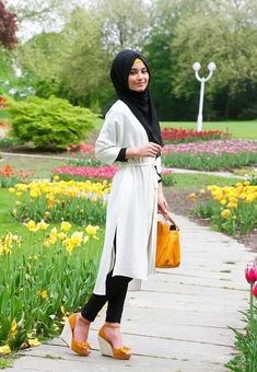 Black and White Hijab Fashion and Styles White Hijab, Black Hijab, Stylish Hijab, Hijab Chic, Modest Wear