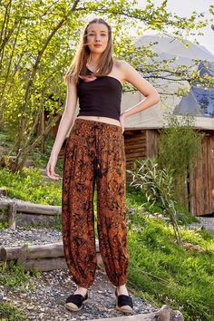 I designed this aladdin pants for summer with ethnic pattern from viscose fabric considering the comfort in daily use. Viscose fabric is produced from natural materials. It is summery, sweatproof and light. Waist and legs are elastic. You can wear it comfortably on a daily basis, on the street, on the beach. It is abundant and draped. You can wear it comfortably in your yoga and similar activities. You can bring your comfort at home to the street without losing your elegance. Upcycling Dress, Flowy Summer Pants, Women High Waist Pants, Bohemian Pants, Summer Pants Women, Patterned Pants, A M, Hippie Style Clothing, Closet Inspiration