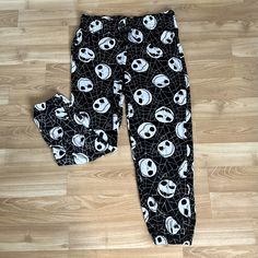 Nightmare Before Christmas Jack Skellington Jogger / Lounge Pants They Have An Elastic Waistband Brand New With Tags They Come From A Smoke Free Home The Nightmare Before Christmas Pants, Jack Skellington Pajama Pants, Nightmare Before Christmas Pants, Jack Skellington Pants, Nightmare Before Christmas Pj Pants, Black Bottoms For Sleepover, Casual Black Pants For Christmas, Black Pants With Elastic Waistband For Sleepover, Black Casual Bedtime Bottoms