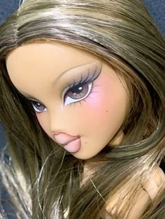 Bratz Doll Makeup, Black Bratz Doll, Brat Doll, Bratz Girls, Doll Aesthetic, Cool Makeup Looks, Doll Makeup, Makeup Eye Looks, Baddie Makeup