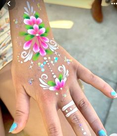 Face Paint Hand Designs, Face Painting On Hand, Cute Facepainting Ideas For Teens, Face Painting Designs Flowers, Unique Face Painting Ideas, Face Paint On Hand, Arm Face Painting, Face Paint For Adults