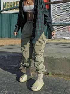 Pakaian Hipster, Adrette Outfits, Goth Outfit, Skater Girl Outfits, Stylist Tattoos, Tomboy Outfits, Tomboy Style Outfits, Chill Outfits, Streetwear Fashion Women