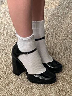 Sheer Socks With Heels, Clubbing Shoes, Look 80s, Shoes Heels Classy, Fancy Shoes