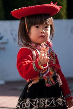 peru clothing - Google Search Cultural Outfits, Holding Baby, Design Clothes, People Of The World, Monday Morning, Cutie Patootie, Google Search