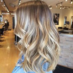 Blonde Hair For Brunettes, Silver Hair Highlights, Ashy Blonde, Haute Hair, Light Blonde Hair, Hair And Makeup Tips, Blonde Hair Shades, Mom Hairstyles, Brunette To Blonde