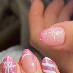 Nail Short Christmas, Short Gel X Christmas Nails, Short Biab Christmas Nails, Pink Penguin Nails, Pink Christmas Pedicure, Christmas Nails Inspo Short, Cute Christmas Nails For Short Nails, Christmas Nails Natural Nail Short, Christmas Nail Inspo Short Nails