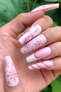 Xmas Coffin Acrylic Nails, Pink Snow Flakes Nails, Girly Holiday Nails, Peppermint Nails Candy Canes, Pink Snowflakes Nails, Pink Cristhmas Nails, Pink And White Candy Cane Nails, Snow Flakes Nail Design, Pink Christmas Nails 2022