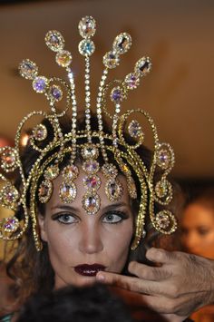 Desfile Victor Dzenk | Rio de Janeiro | Cine Odeon by Paulo Fernando Brazil Carnival Costume, Carnival Rio, Carnival Headdress, Kids Carnival, Caribbean Carnival, Burlesque Costume, Braided Ponytail Hairstyles