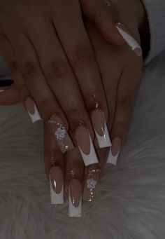 There's a new beauty trend taking over Instagram and it's absolutely stunning. Say hello to "quartz nails". Nails For Bautizo, Neutral Nails Prom, Short White Graduation Nails, Medium Square Nails With Rhinestones, White French Birthday Nails, Cute Sweet 16 Nails, Hoco Nails Medium, Pretty White Nails Acrylic, White Arclyc Nails Design