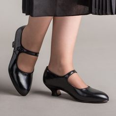 American Duchess: Millie Women's 1920s Mary Jane Shoes (Black) Cottage Core Dark Academia, Cottage Core Dark, Mary Jane Shoes Black, American Duchess, Historical Shoes, Historical Reenactment, Strappy Shoes, Black Shoes Women, Mary Jane Heels